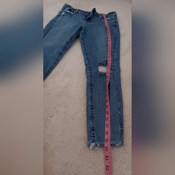 Kensie~Ultimate High Rise Skinny Distressed Denim Jeans - Picture 5 of 14